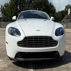 Aston Martin V8 Vantage Coupé 2013 - Product Image 2
