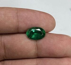 ธรรมชาติที่ไม่ได้รับการรักษา3.45 Cts รูปไข่อัญมณีมรกตหลวมจากแหล่งกำเนิดของแซมเบียที่มีสีเขียวสดใส - Product Image 3