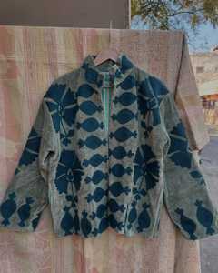 Suzani แจ็กเก็ตฤดูหนาวของผู้หญิงเสื้อแจ็กเก็ตสั้นระบายอากาศทำมือปักบนกำมะหยี่ขนาดฟรีไซส์ - Product Image 1