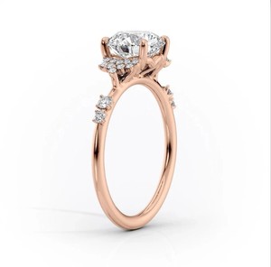 Bague de fiançailles solitaire Lab Grown en or rose 14K avec diamants poire - Product Image 3