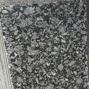 Dalle de pierre blanche North Viscon avec des tourbillons gris et noirs, design moderne, décoration de sol durable pour le salon - Product Image 1