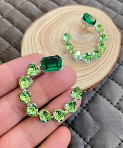 Boucles d'oreilles pour femmes élégantes de beauté brillante avec clous lumineux ovales pour mariage ou fête accessoires de mode avec cadeaux en pierre de Zircon - Product Image 3