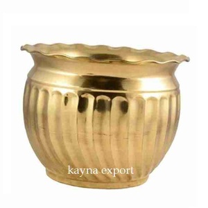 Nouveau design décoratif KAYNA EXPORT – Pot suspendu en laiton plaqué 3L – Vente en gros de décorations en fer pour la maison et le jardin - Product Image 4
