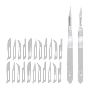 Instruments de chirurgie hospitalière médicale Lame de couteaux chirurgicaux en acier inoxydable de la plus haute qualité PAR INNOVAMED - Product Image 1