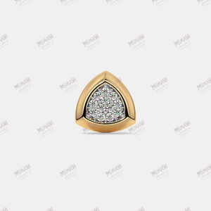 Pendientes de tuerca de oro contemporáneos con centro de diamante agrupado triangular Una opción audaz pero refinada para el resplandor diario - Product Image 5