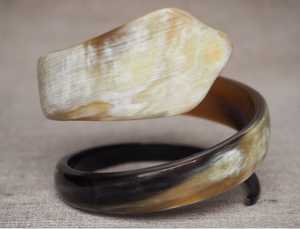 Best Design Fashion Cuff <b>Bracelet</b> Natural Buffalo Horn White Horn Colour Agate Hand <b>Love</b> Bangle - Product Image 3