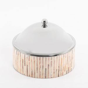 Plat de service chaud au design tendance de haute qualité avec coute brillant argenté fini avec une casserole à bouton et un plat à utiliser pour la fête de mariage - Product Image 1