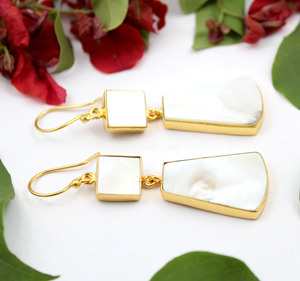 Elevado Royal Fashion Square Fancy Shape Madre de perla 24K Chapado en oro Venta al por mayor Pendientes colgantes Mujeres Niñas India - Product Image 2