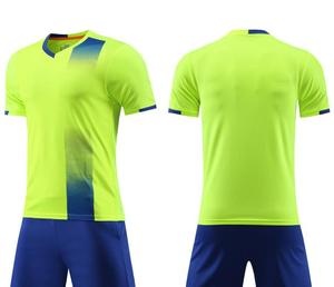 Uniforme de football pour hommes sublimation personnalisée OEM de haute qualité Vêtements de sport complets de football pour la conception de logos d'entraînement - Product Image 2