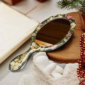 Miroir à main en résine avec finition lisse et brillante, parfait pour un usage quotidien, le maquillage ou des fins décoratives, ajoutant une touche élégante - Product Image 1