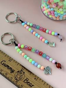 Porte-clés fait main avec perles en bois et anneau en acier inoxydable | Porte-clés coloré en perles de bois et acier inoxydable | VRNQ - Product Image 3