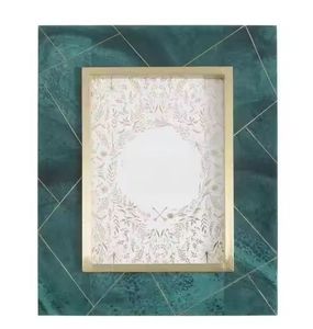 Marco de fotos de latón de resina verde personalizado, marcos de fotos de mesa hechos a mano para decoración de pared y jarrón de pared colgante funcional - Product Image 1