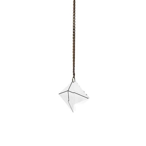 สร้อยคอจี้แฟชั่นทรงพีระมิดเพล็กซิกลาสในดีไซน์หรูหรา - Product Image 3