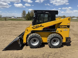 Composants essentiels du moteur de chargeuse sur pneus diesel jaune Gehl Skid Steer Loader - Product Image 4