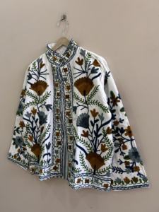 Chaqueta de algodón Suzani hecha a mano para mujer, color blanco, abrigo bordado estilo bohemio - Product Image 4