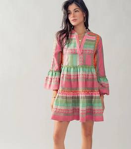 Vêtements d'été pour femmes Mini robe texturée monobloc en V pour événements en plein air et sorties décontractées Style parfait pour temps chaud - Product Image 1