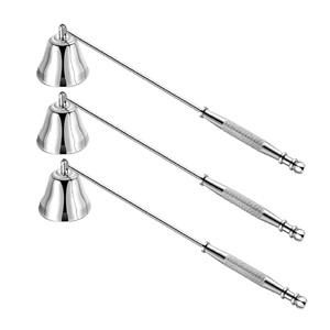 El apagador de velas de acero inoxidable es una herramienta práctica y elegante diseñada para extinguir de forma segura sin salpicaduras que produzcan humo. - Product Image 1