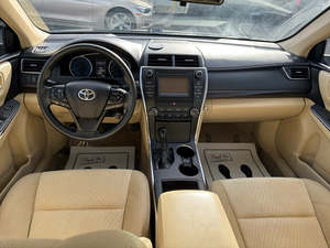 Toyota Camry LE berline 2016, boîte de vitesses manuelle/automatique, moteur turbo, sièges en cuir, intérieur foncé, taille des pneus R16 disponible - Product Image 4