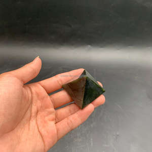 Pyramide en jade néphrite vert naturel de 3 cm, polie à la main, pour la décoration de la maison, la collection et les cadeaux, Indocraftstone - Product Image 4