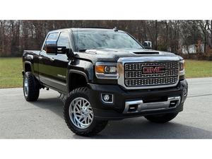 Nouveau GMC Sierra 2500 Denali L5 4WD Chrome R18 2024 avec sièges en cuir, intérieur foncé, transmission automatique, moteur diesel Triton 35 pouces M/T, conduite à gauche - Product Image 2