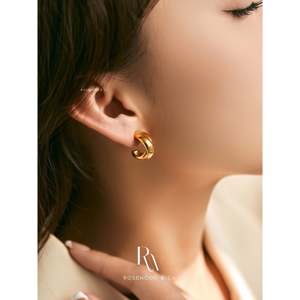 Orecchini a perno leggeri in oro, anti-ossidazione, stile Huggie medio, pezzi di tendenza per lei, idea regalo - Product Image 6