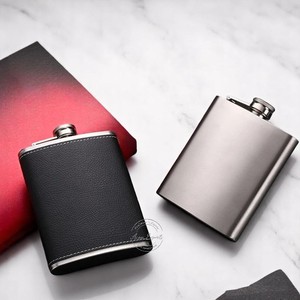 กระติกน้ำสแตนเลสแบบพกพาพกพาพกพาพกพามีสไตล์ใส่ไวน์วิสกี้หรือเหล้าเหมาะสำหรับการตั้งแคมป์และกิจกรรมกลางแจ้ง - Product Image 1