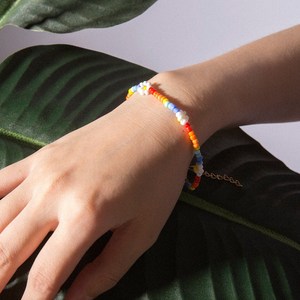 Bohemian Daisy Flower Seed Bead Bracelet - Product Image 4