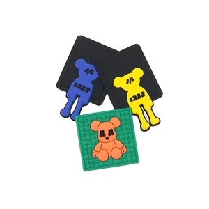 Parches Termoadhesivos de PVC con Logotipo Personalizado, Diseño 3D en Relieve, Rectangulares, Impermeables, Estilo Caricatura, para Ropa y Gorras - Product Image 1