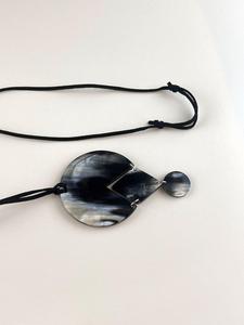 Collier pendentif en corne de buffle, bijoux tribaux naturels et durables pour femmes, haute qualité - Product Image 6