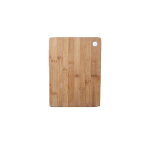 Tabla de cortar de madera con forma de rectángulo de diseño único Tabla de cortar hecha a mano más vendida Tabla de cortar de madera de diseño elegante - Product Image 1