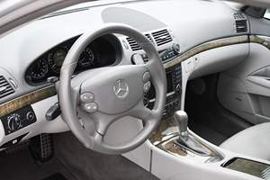 Mercedes-Benz E63 AMG Sedán 2007 Usado, ~49300 Millas, Motor V8 de 6.2 Litros, Paquete Premium 2 - Product Image 4