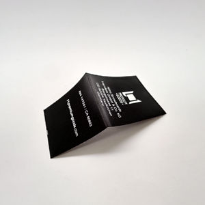 Matériau recyclé Ruban de satin noir Impressions blanches Entretien Lavage Étiquette principale Marque Logo Nom Contenu Composition Vêtements Étiquette - Product Image 2