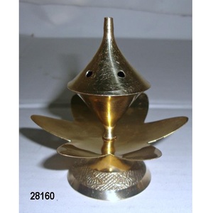 Soporte de tipo flor Pooja de latón puro 100% hecho a mano para templo y hogar - Product Image 1