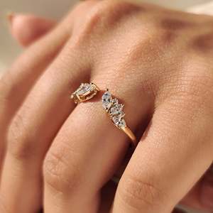 Anillo de Boda Abierto con Diamantes Marquise y Redondos, Elegantes Anillos de Diamantes - Product Image 2