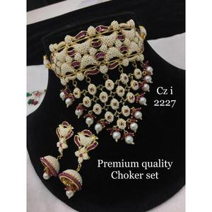 Conjunto de collar de moissanita Kundan indio real con pendientes a juego y Tikka para ropa nupcial y festiva a la venta - Product Image 1