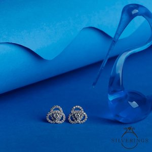 Pendientes de Plata de Ley Chapados en Oro Rosa con Diseño de Flor y Piedras de Circonio - Product Image 3