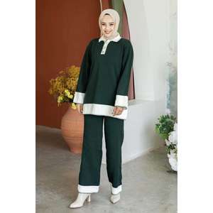 Ensemble de tricots 2 pièces émeraude avec motif de bouton sur le devant Ensemble de deux pièces en tissu décoré - Product Image 4