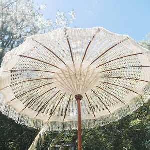 Sombrilla de Playa Moderna Estilo Boho, con Techo de Crochet y Flecos de Macramé, para Jardín, Patio, Hotel, Restaurante, Parque, Fabricada con Madera, Fibra de Vidrio y Hierro - Product Image 4