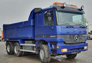 Camion à benne basculante Mercedes Actros 2657K Euro 6 451-500HP 6x2 Diesel avec capacité de charge de 41-50 tonnes - Product Image 3