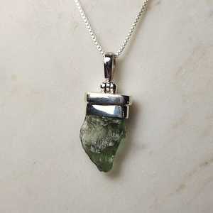 Collier Moldavite avec pendentif en moldavite véritable et conception de bijoux Tektite Météorite authentique - Product Image 5