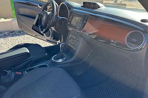 Volkswagen Beetle Turbo Fender Edition 2013 Usado, 7000 Millas, Turbo de 4 Cilindros, 2 Dueños, Sin Modificar - Product Image 5