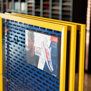 Toptan Özelleştirilmiş Modern Sökülebilir Paslanmaz Ayakkabı Sergi Standı Rafı - OEM Kabul Edilir - Product Image 6