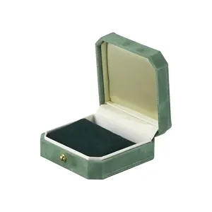 Caja de joyería de almacenamiento de collar y pendientes verdes y rojos Color elegante que complementa cualquier tocador - Product Image 1