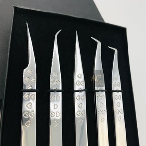 Pinzas de pestañas de acero inoxidable y plata de alta calidad Pinzas de extensión de pestañas con agarre de corazón sostenible - Product Image 4