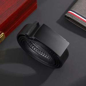 Cinturón de Cuero Personalizado para Hombre, Moda Masculina, Ajustable, Resistente, Informal, para Trabajo, Compatible con OEM y ODM - Product Image 4