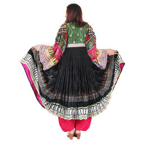 ชุดเดรสสไตล์อัฟกานิสถานสำหรับงานแต่งงาน ประดับด้วยเพชร ลูกไม้ และเลื่อม - Product Image 2