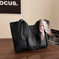 Sac fourre-tout pour femme en PU, sac à bandoulière grande capacité avec petite pochette, sac à main en cuir PU avec lanières en soie, sac sous le bras polyvalent en PU pour femme