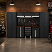 Système de rangement industriel en acier pour garage avec armoires à outils verrouillables, établi à panneaux perforés et organisateur multi-tiroirs