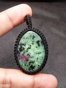 Collar con Colgante de Macramé de Rubí Zoisita, Joyería Boho Hecha a Mano para Mujer, Cordón Ajustable - Product Image 5