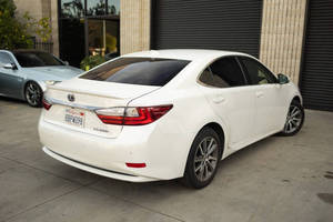 Voiture d'occasion de qualité abordable, Le-x-us ES 30-0h 2017, conduite à gauche - Product Image 3